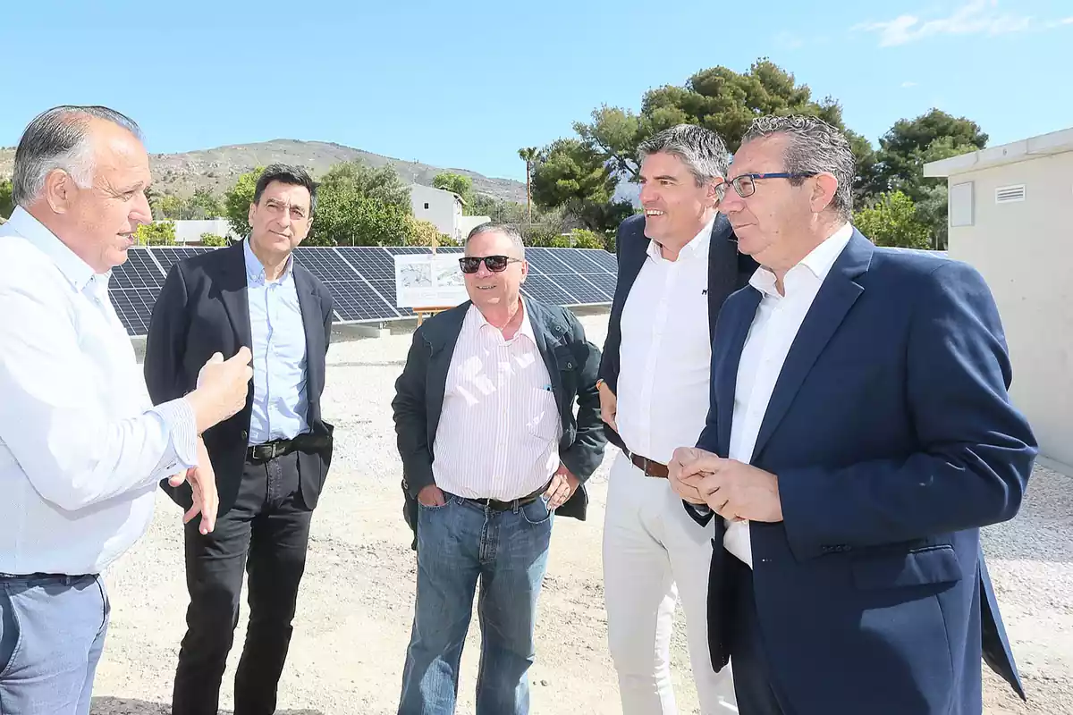 El presidente de la Diputación de Alicante, Toni Pérez, visitando la planta de La Vila Josiosa