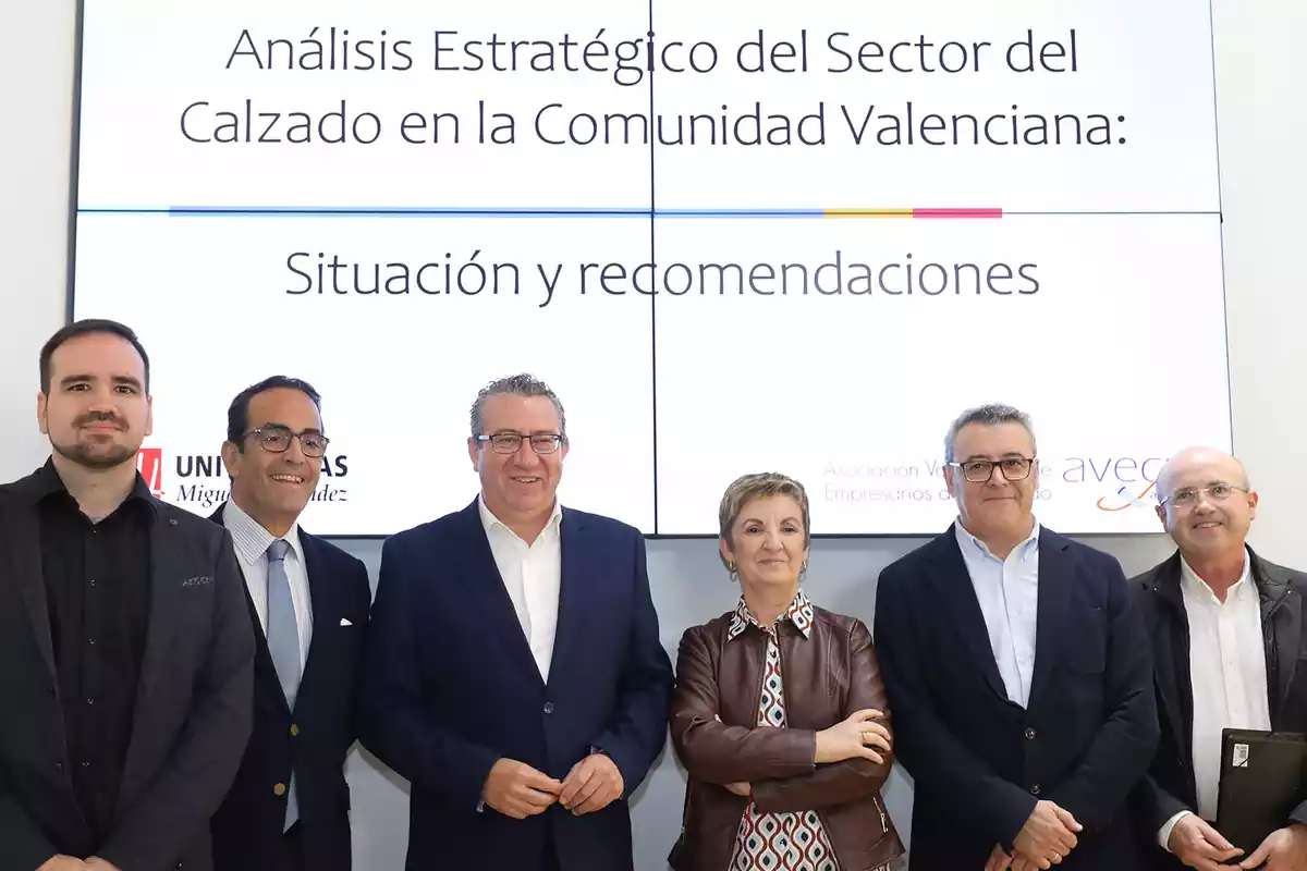 El presidente de la Diputación de Alicante, Toni Pérez, presentado el análisis estratégico junto a la presidenta de AVECAL, Marián Cano