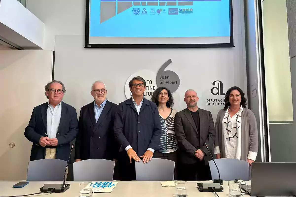 El diputado de Cultura de la Diputación de Alicante, Juan de Dios Navarro, en la presentación