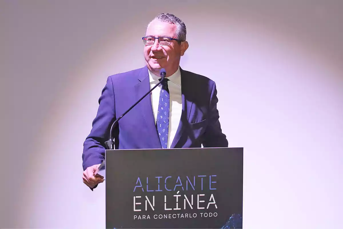 El presidente de la Diputación de Alicante, Toni Pérez