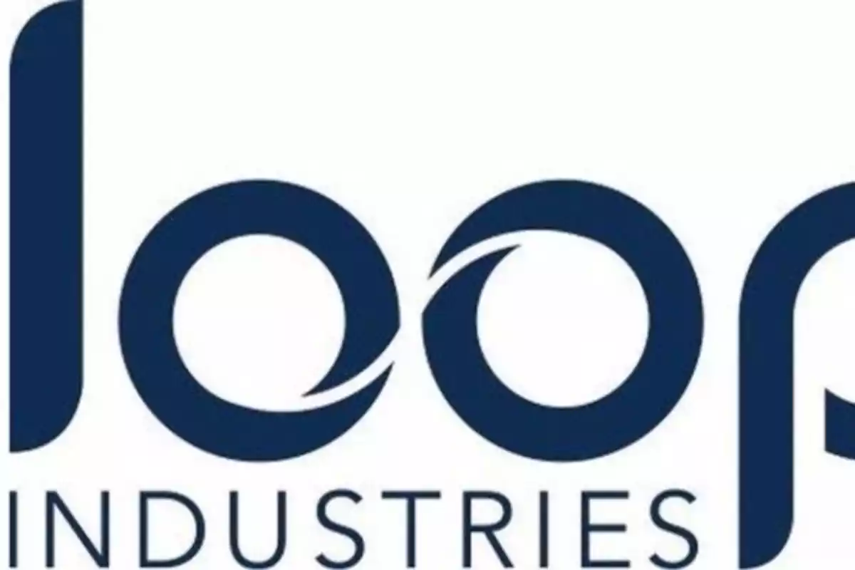 Logotipo de Loop Industries con letras estilizadas en azul oscuro sobre fondo blanco.