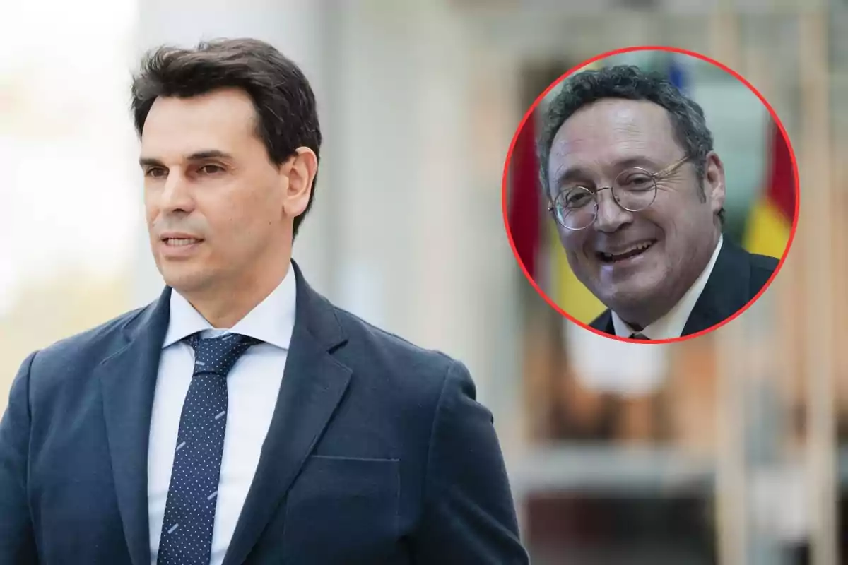 Hombre de cabello oscuro con traje y corbata en primer plano y un círculo rojo con el rostro de otro hombre sonriente con gafas al fondo