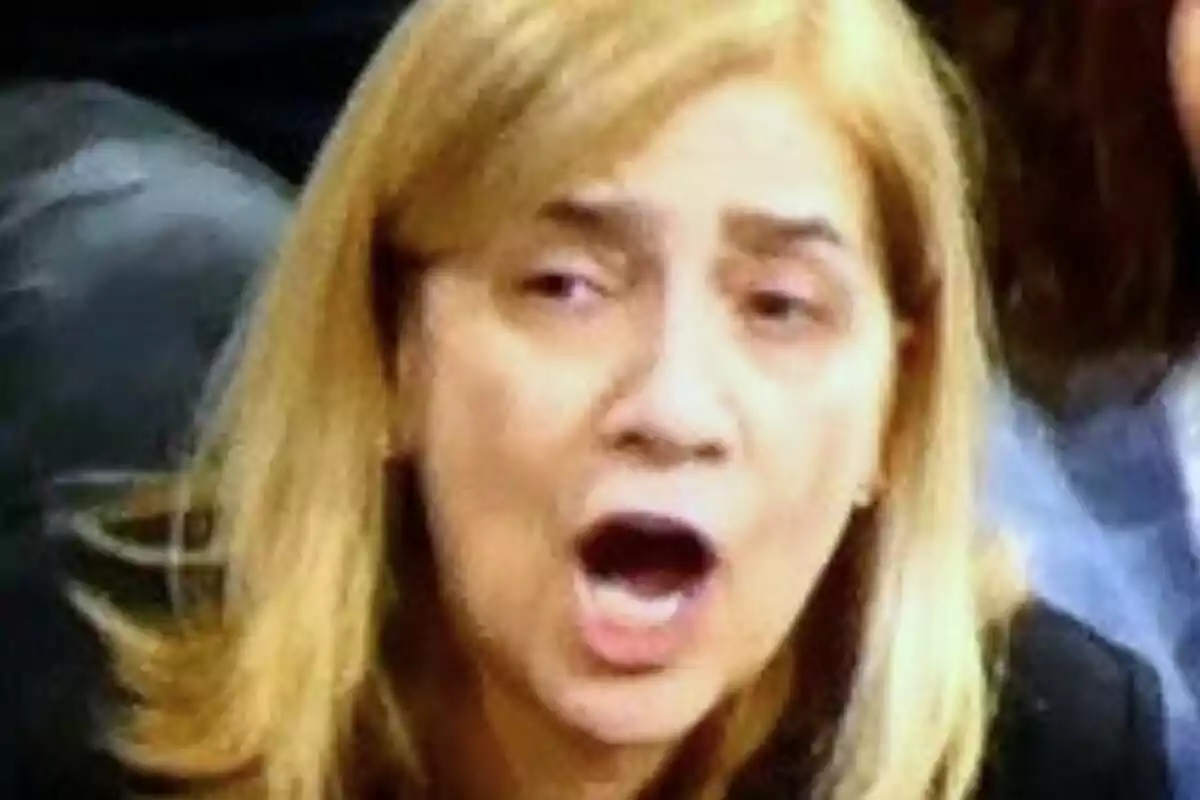 Primer plano de la infanta Cristina con expresión de sorpresa o asombro. Primer plano de la infanta Cristina con expresión de sorpresa o asombro.