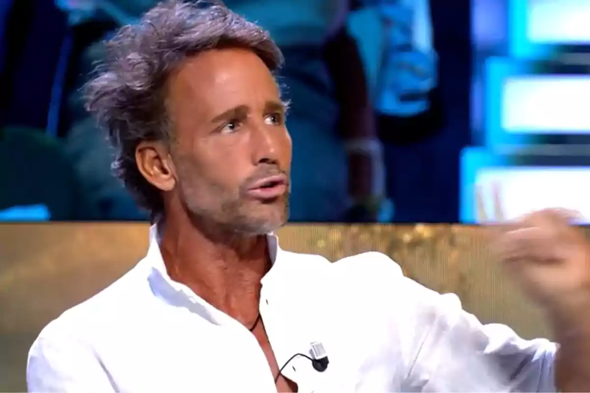 Álvaro Muñoz Escassi en el debate final de 'Supervivientes' Álvaro Muñoz Escassi en el debate final de 'Supervivientes'