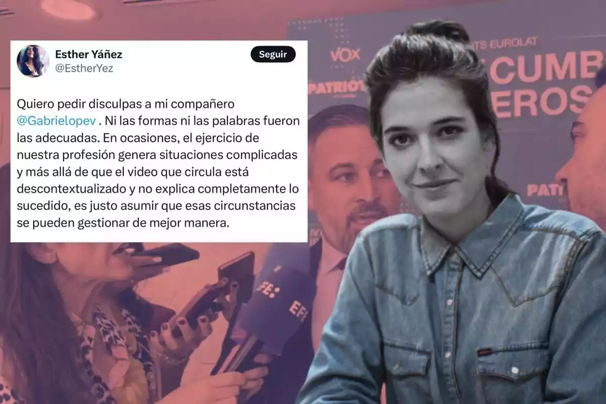 Una mujer con camisa de mezclilla aparece en primer plano junto a un tuit en el que pide disculpas a un compañero, mientras de fondo se observa una conferencia de prensa con micrófonos y carteles.