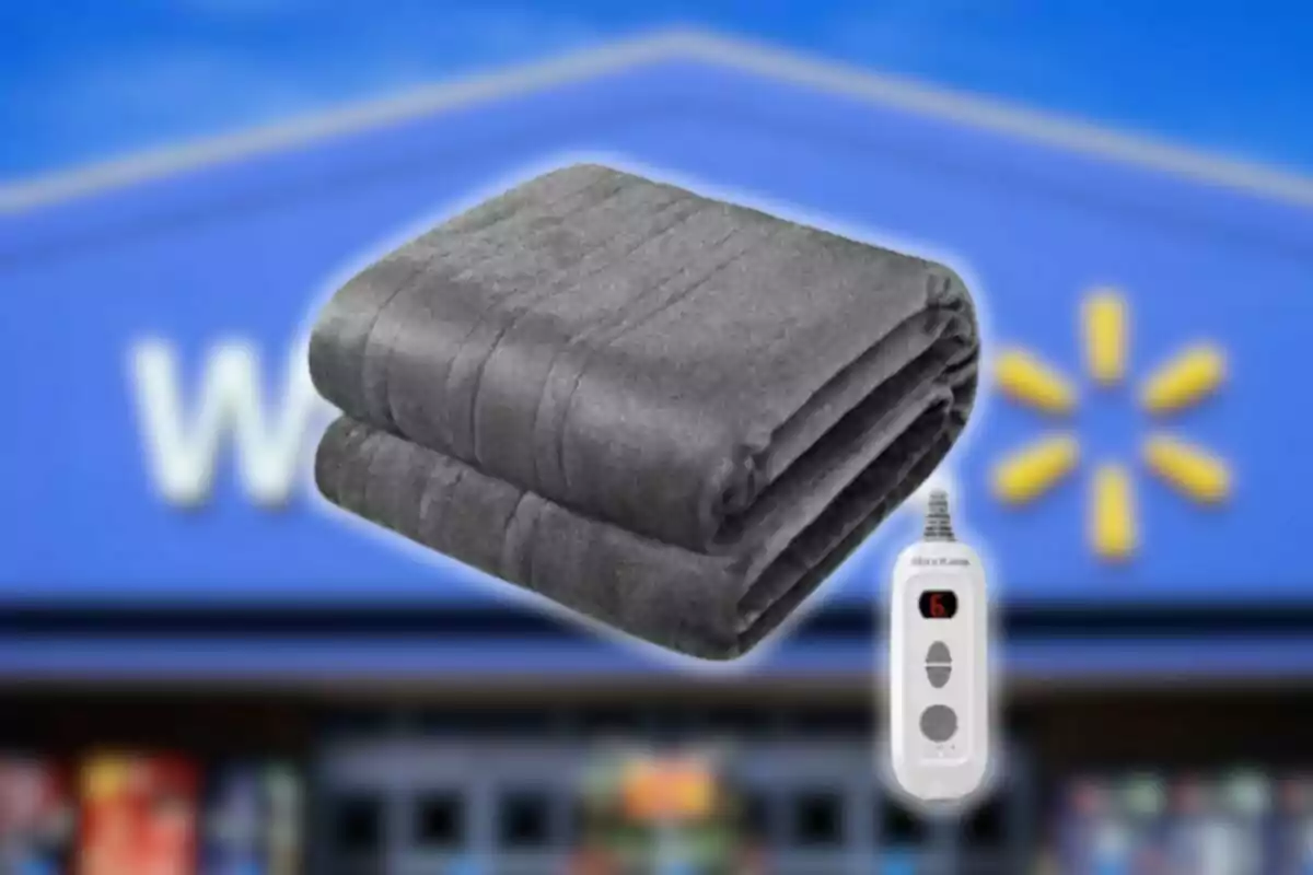 Manta eléctrica gris doblada con control remoto frente a una tienda de Walmart desenfocada Manta eléctrica gris doblada con control remoto frente a una tienda de Walmart desenfocada