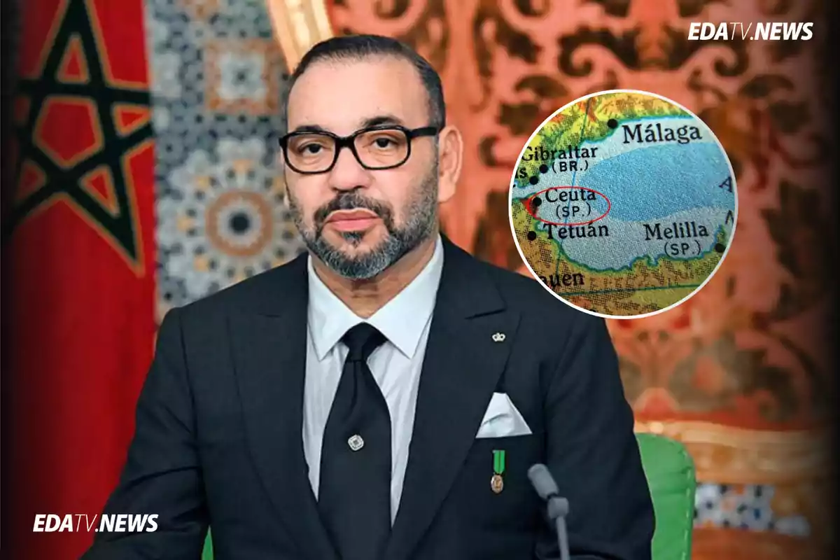 Hombre con gafas y barba vestido de traje oscuro frente a una bandera de Marruecos y un fondo decorativo, con un recuadro que muestra un mapa de la zona de Ceuta y Melilla.