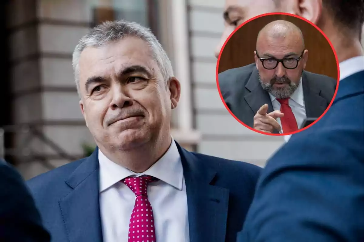 Hombre de cabello canoso con traje azul y corbata roja de puntos blancos en primer plano, con un círculo que muestra a otro hombre calvo con barba, gafas y corbata roja señalando con el dedo