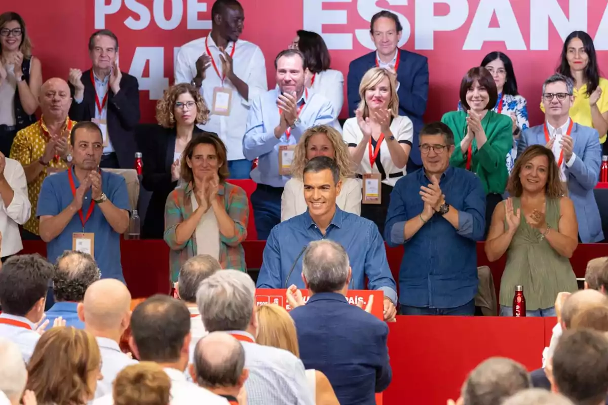 imagen de un antiguo comité federal del psoe