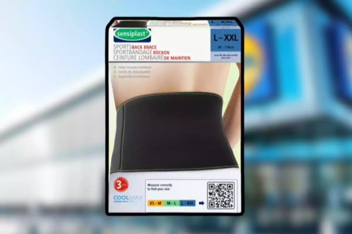 Faja lumbar deportiva Sensiplast talla L a XXL en su empaque mostrando la parte trasera de una persona usándola Faja lumbar deportiva Sensiplast talla L a XXL en su empaque mostrando la parte trasera de una persona usándola