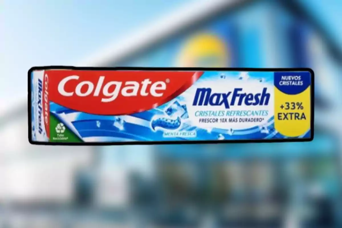 Caja de pasta dental Colgate Max Fresh con cristales refrescantes y 33 por ciento extra Caja de pasta dental Colgate Max Fresh con cristales refrescantes y 33 por ciento extra
