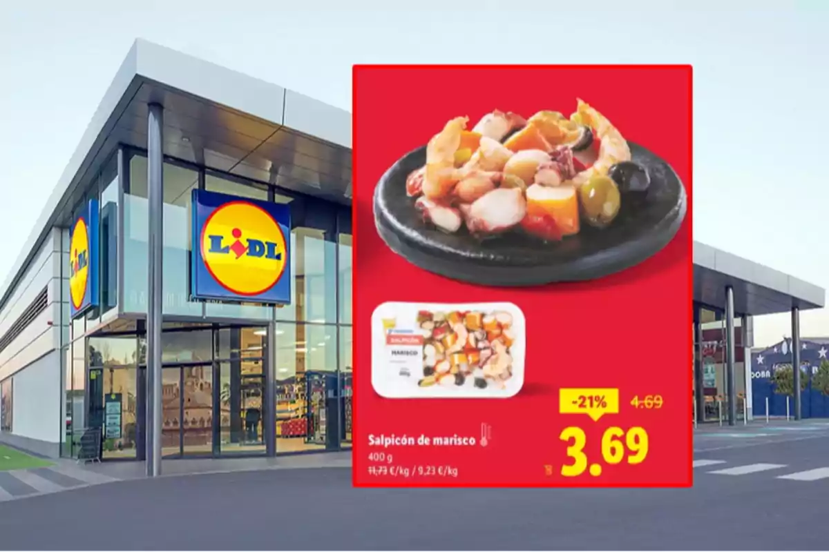 Fachada de supermercado Lidl con una promoción de salpicón de marisco a 3.69 euros destacada en un cartel rojo Fachada de supermercado Lidl con una promoción de salpicón de marisco a 3.69 euros destacada en un cartel rojo