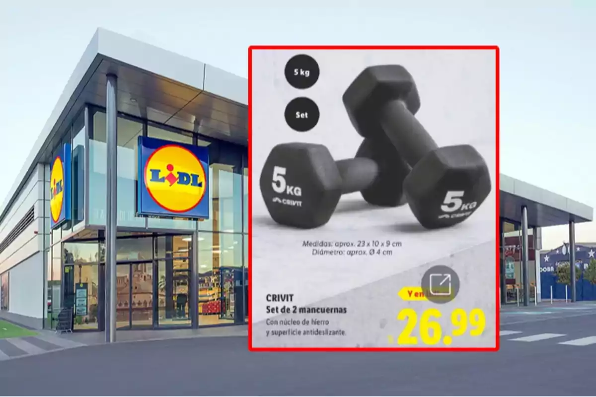 Fachada de una tienda Lidl con un anuncio de un set de dos mancuernas de 5 kg cada una en oferta por 26.99 euros Fachada de una tienda Lidl con un anuncio de un set de dos mancuernas de 5 kg cada una en oferta por 26.99 euros