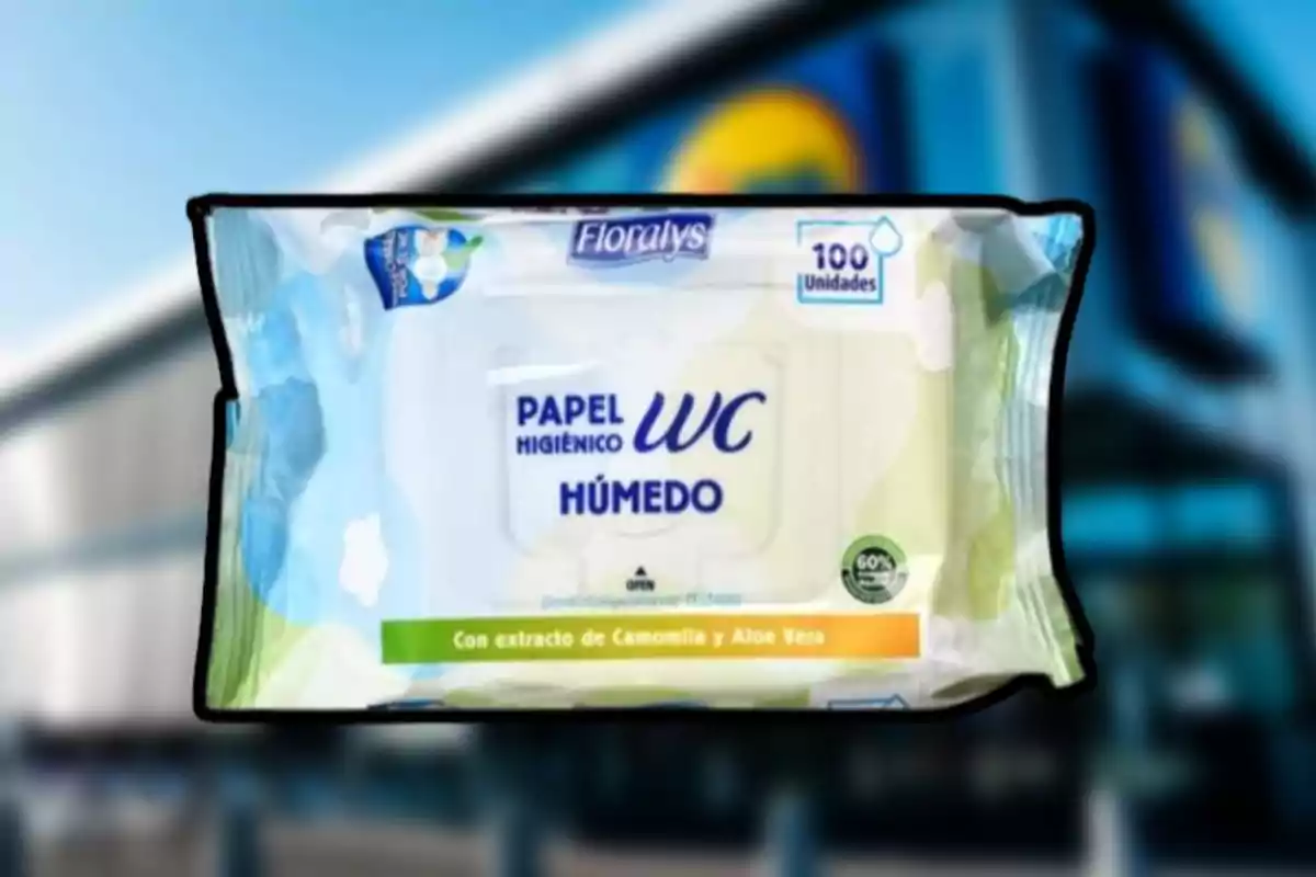 Paquete de papel higiénico húmedo de la marca Floralys con 100 unidades y extracto de camomila y aloe vera Paquete de papel higiénico húmedo de la marca Floralys con 100 unidades y extracto de camomila y aloe vera