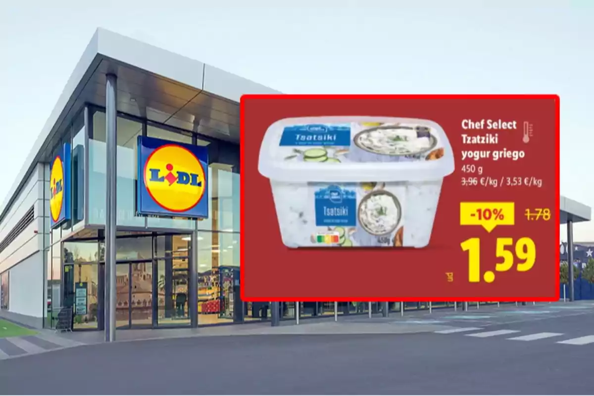 Fachada de un supermercado Lidl con una promoción de tzatziki de yogur griego en un cartel que muestra el precio rebajado a 1,59 euros Fachada de un supermercado Lidl con una promoción de tzatziki de yogur griego en un cartel que muestra el precio rebajado a 1,59 euros