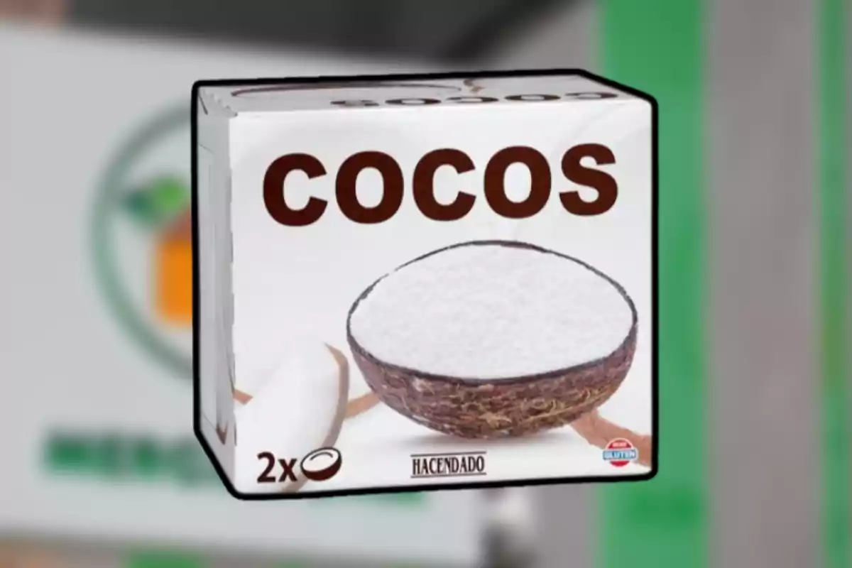 Caja de cocos rallados de la marca Hacendado con la imagen de un coco partido y el texto 2x Caja de cocos rallados de la marca Hacendado con la imagen de un coco partido y el texto 2x