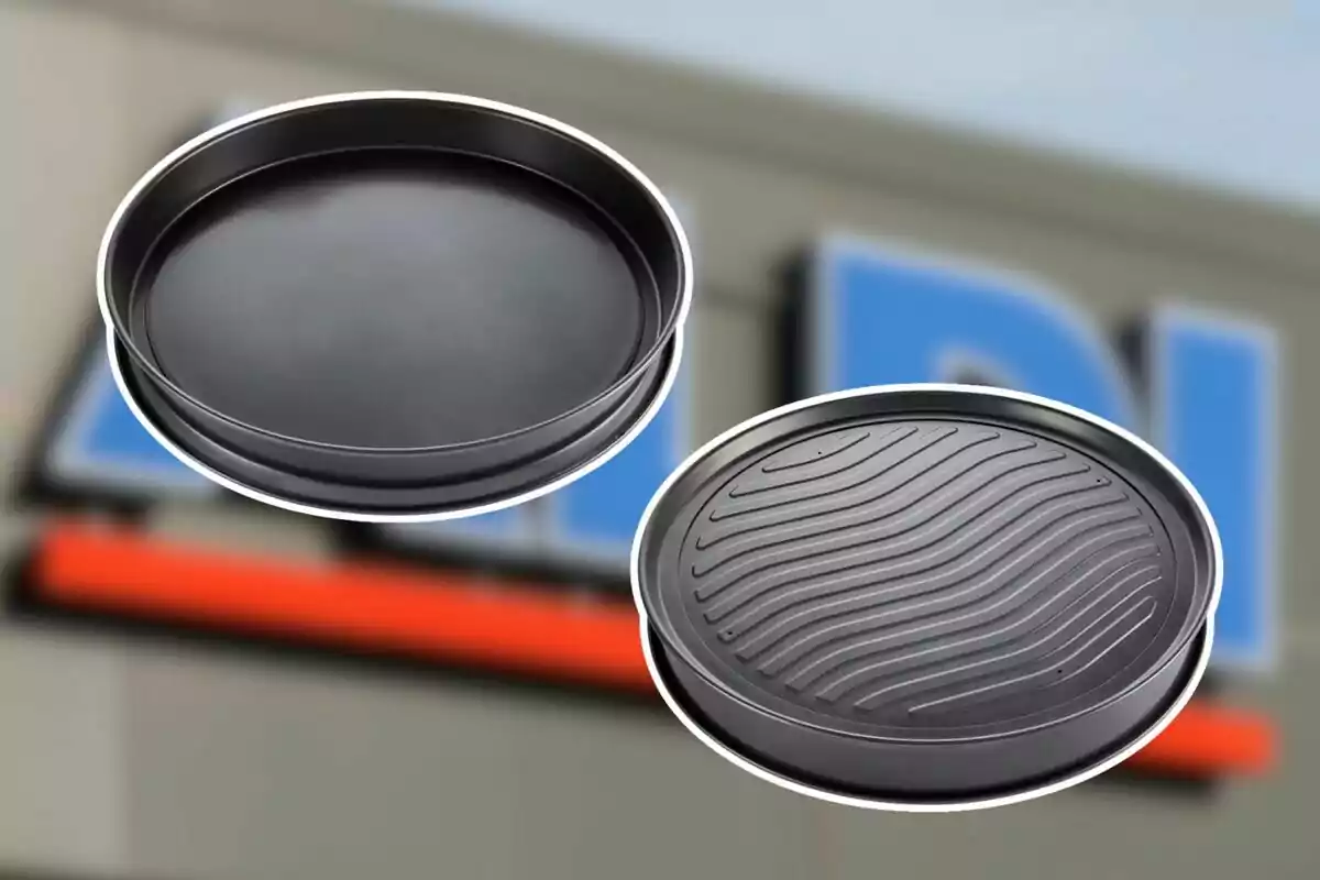 Two round black trays, one with a smooth surface and the other with a wavy surface, on a blurred store background. Two round black trays, one with a smooth surface and the other with a wavy surface, on a blurred store background.