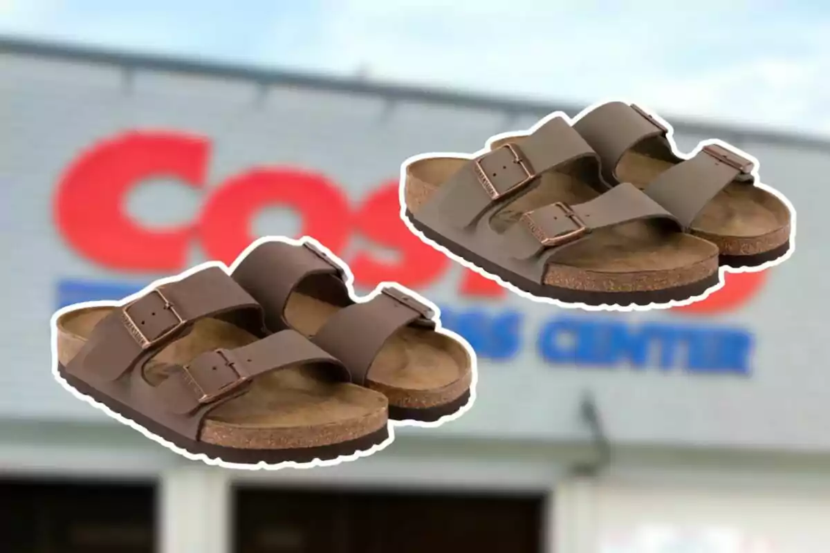 Dos pares de sandalias marrones con doble correa y hebillas sobre un fondo desenfocado de una tienda Costco Dos pares de sandalias marrones con doble correa y hebillas sobre un fondo desenfocado de una tienda Costco