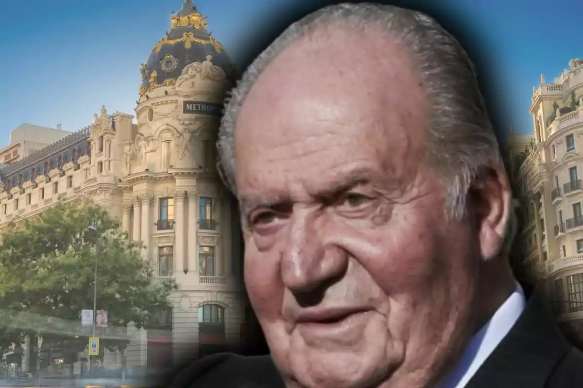 Juan Carlos I in the foreground with the Metropolis building of Madrid in the background.
