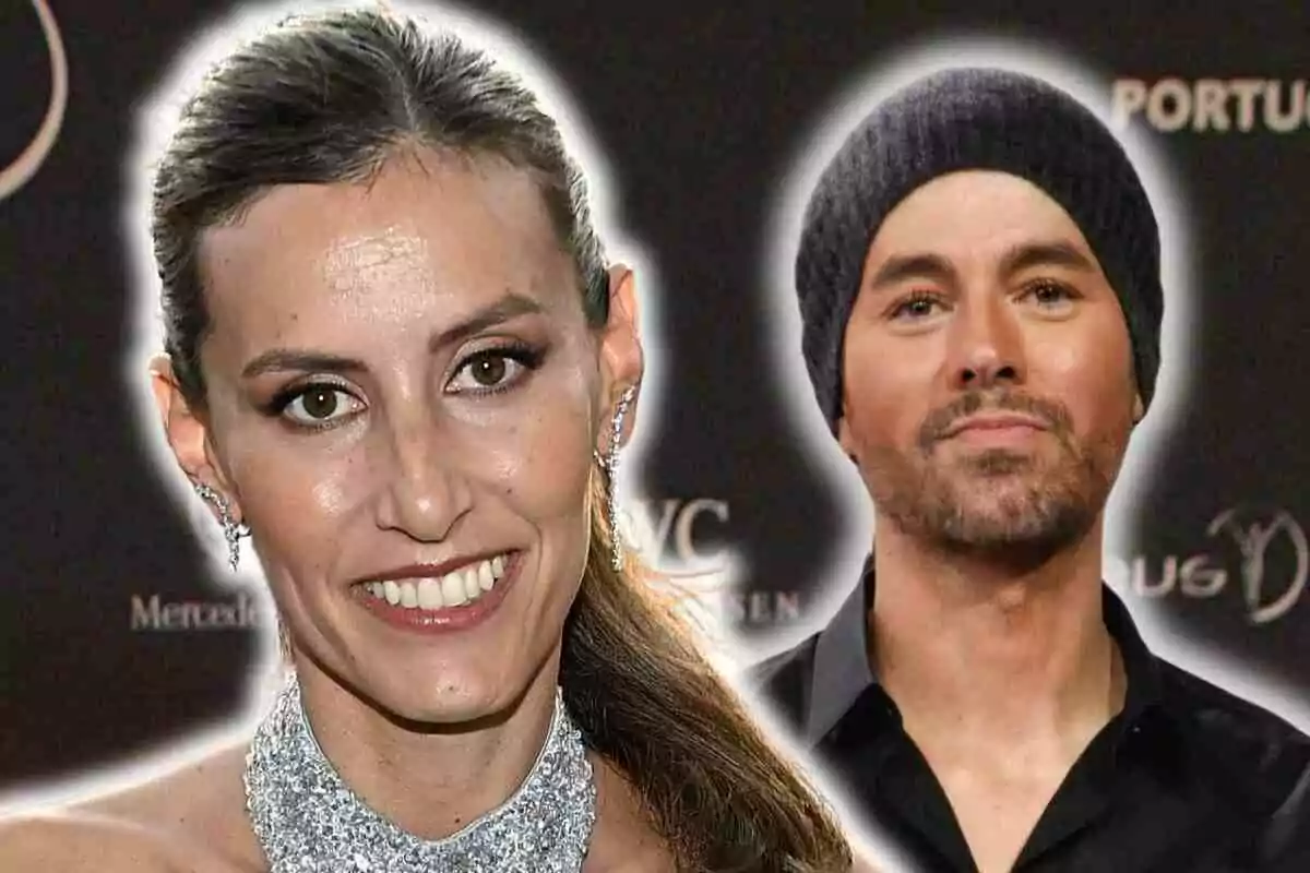 Ana Boyer con vestido plateado y Enrique Iglesias con gorro oscuro posan frente a un fondo oscuro en un evento.