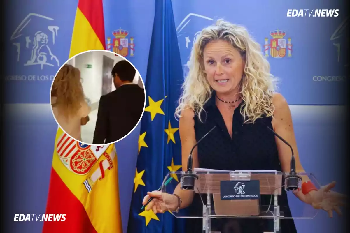 Mujer de cabello rubio rizado hablando en una rueda de prensa frente a banderas de España y la Unión Europea con un recuadro que muestra a dos personas caminando por un pasillo