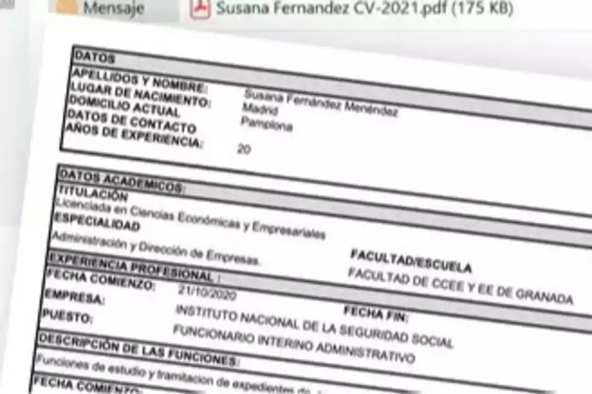 Captura de pantalla de un currículum vitae en formato PDF con datos personales, académicos y experiencia profesional. Captura de pantalla de un currículum vitae en formato PDF con datos personales, académicos y experiencia profesional.