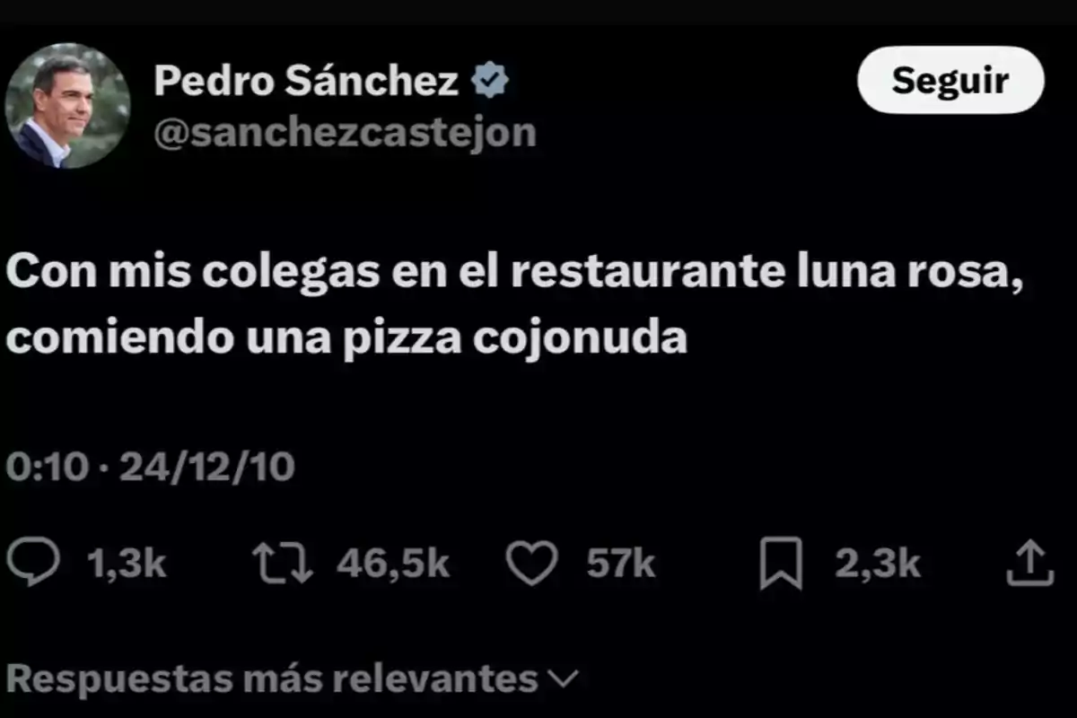 Captura de pantalla de un tuit donde una persona menciona que está en un restaurante llamado luna rosa con sus amigos, disfrutando de una pizza excelente. Captura de pantalla de un tuit donde una persona menciona que está en un restaurante llamado luna rosa con sus amigos, disfrutando de una pizza excelente.