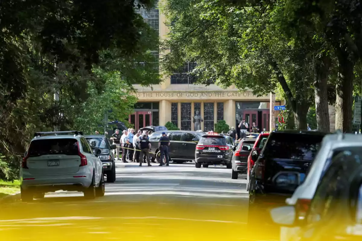 Un tiroteo durante una misa en una escuela católica en Minnesota deja tres muertos