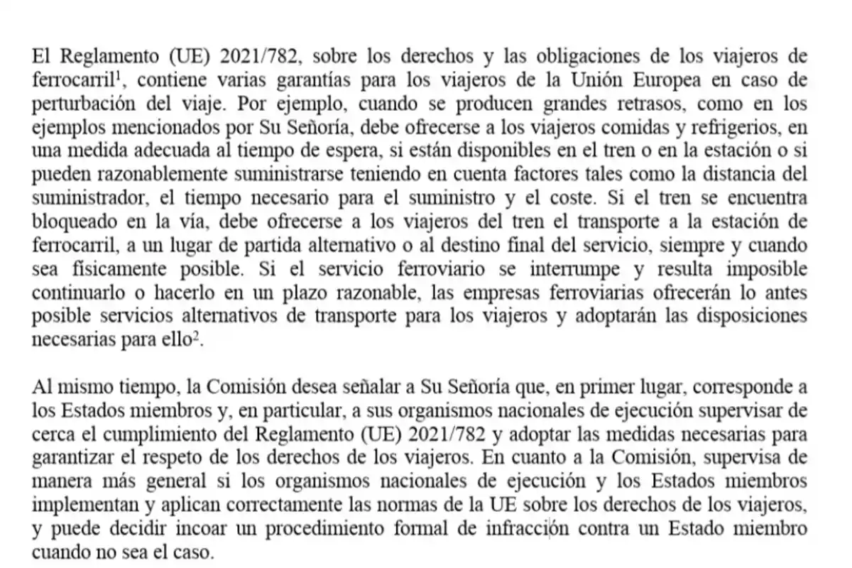 Texto en español que explica las garantías para los viajeros de tren en la Unión Europea según el Reglamento 2021/782, incluyendo derechos en caso de retrasos, suministro de alimentos y transporte alternativo, así como la supervisión y cumplimiento por parte de los Estados miembros y la Comisión. Texto en español que explica las garantías para los viajeros de tren en la Unión Europea según el Reglamento 2021/782, incluyendo derechos en caso de retrasos, suministro de alimentos y transporte alternativo, así como la supervisión y cumplimiento por parte de los Estados miembros y la Comisión.