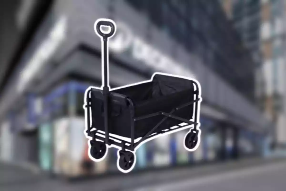 Carrito plegable negro con manija extendida sobre un fondo urbano desenfocado Carrito plegable negro con manija extendida sobre un fondo urbano desenfocado