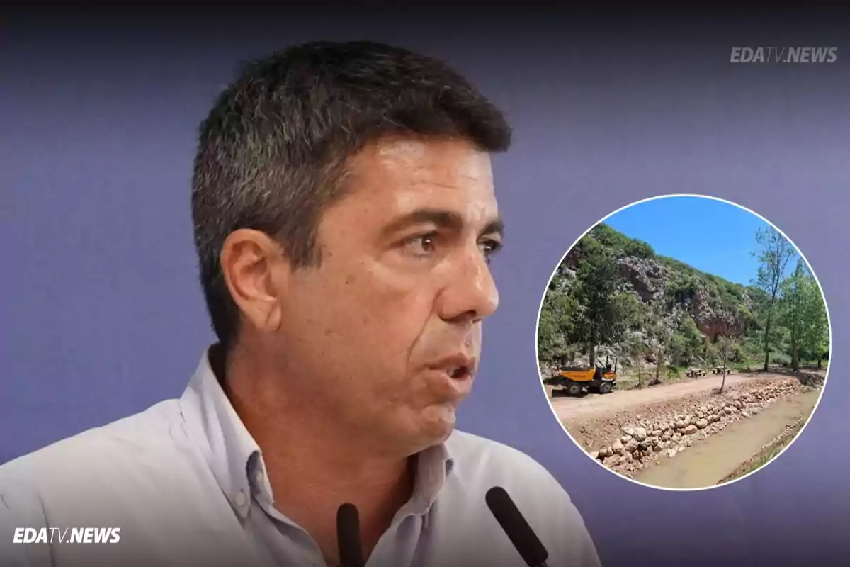 Hombre de cabello corto y canoso hablando frente a micrófonos con fondo morado y un recuadro circular que muestra una obra de construcción junto a un canal de agua en un entorno natural