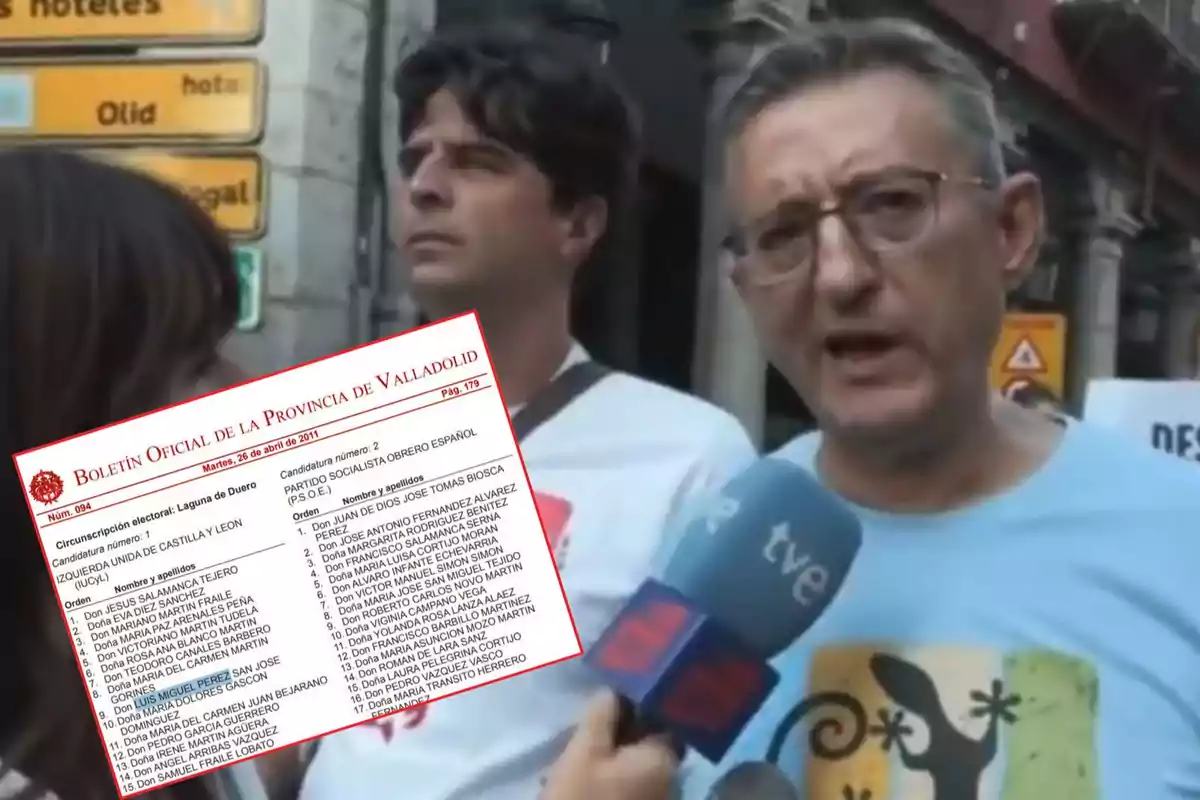 Un hombre con gafas y camiseta azul es entrevistado por una reportera de televisión mientras otra persona observa al fondo y un recorte de un boletín oficial aparece superpuesto en la imagen.
