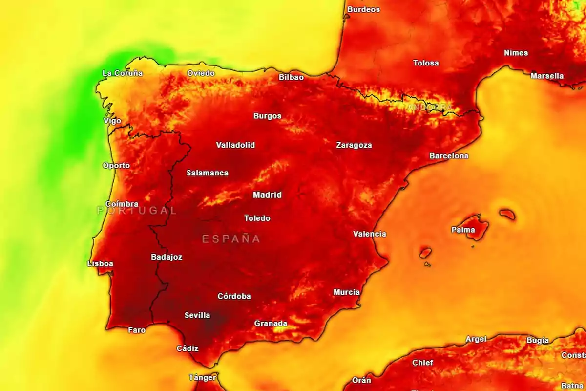 Mapa de la península ibérica y parte de Francia y norte de África con una escala de colores que representa temperaturas elevadas predominando los tonos rojos y naranjas en la mayor parte del territorio