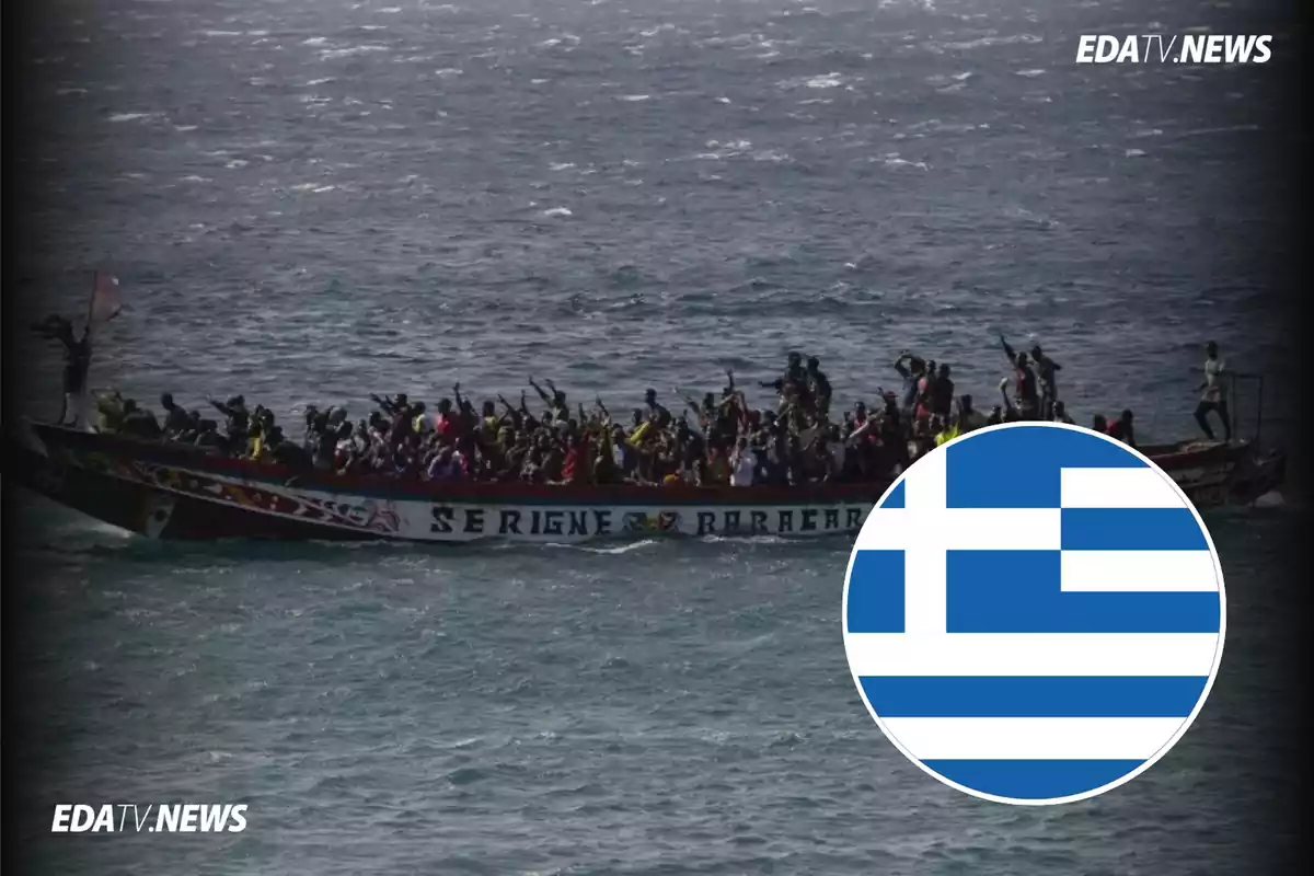 Un barco lleno de personas navega por el mar y en la esquina inferior derecha aparece un círculo con la bandera de Grecia.