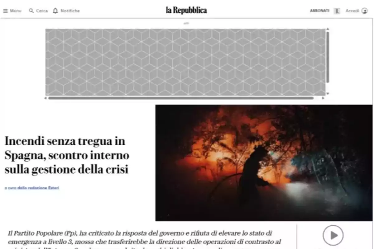 Portada de un periódico digital con un titular sobre incendios en España y la imagen de un bombero combatiendo el fuego en un bosque durante la noche Portada de un periódico digital con un titular sobre incendios en España y la imagen de un bombero combatiendo el fuego en un bosque durante la noche