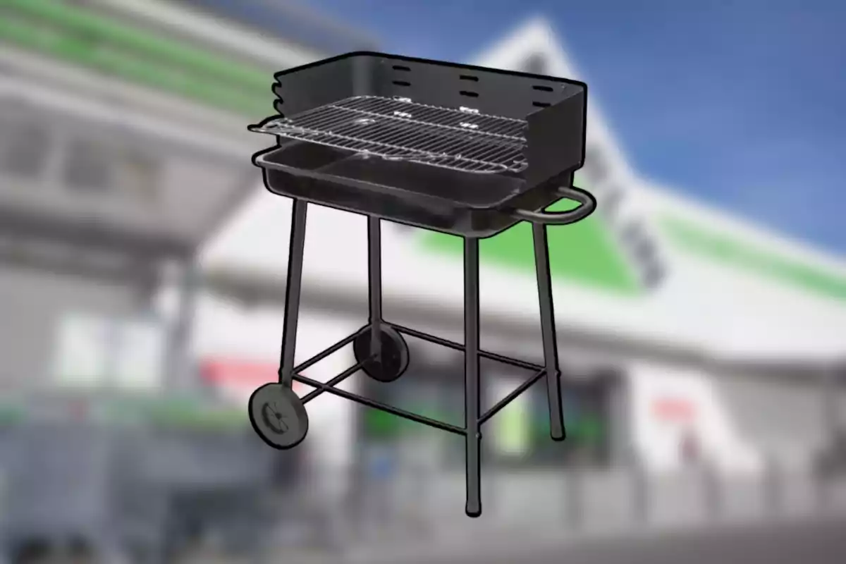 Parrilla de carbón negra con ruedas y manija frente a un fondo desenfocado de una tienda Parrilla de carbón negra con ruedas y manija frente a un fondo desenfocado de una tienda