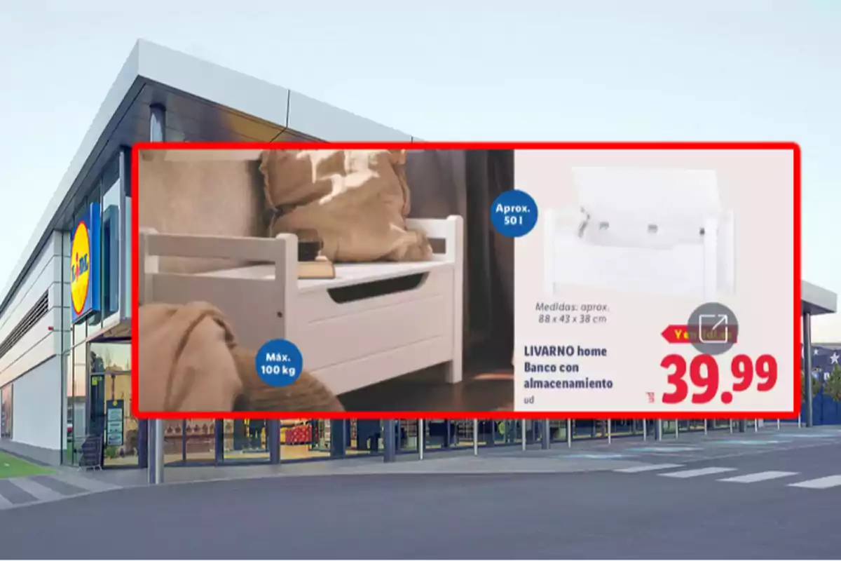 Publicidad de un banco blanco con almacenamiento de la marca LIVARNO home en la entrada de una tienda Lidl con precio de 39.99 euros Publicidad de un banco blanco con almacenamiento de la marca LIVARNO home en la entrada de una tienda Lidl con precio de 39.99 euros