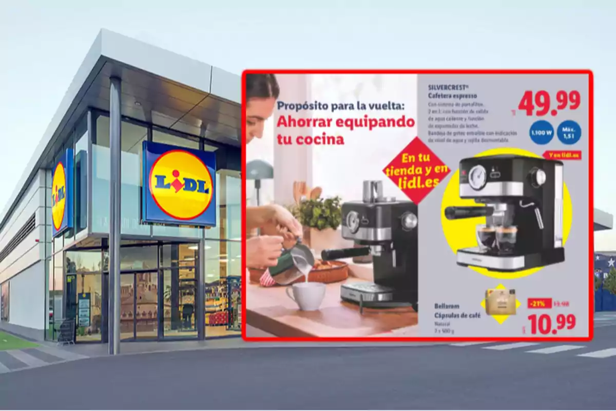 Fachada de una tienda Lidl con un cartel promocional de una cafetera espresso y cápsulas de café en oferta Fachada de una tienda Lidl con un cartel promocional de una cafetera espresso y cápsulas de café en oferta