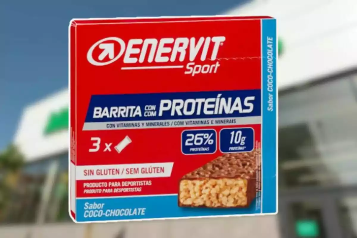 Caja de barritas Enervit Sport con proteínas sabor coco-chocolate sin gluten para deportistas con 26 por ciento de proteínas y 10 gramos por porción Caja de barritas Enervit Sport con proteínas sabor coco-chocolate sin gluten para deportistas con 26 por ciento de proteínas y 10 gramos por porción