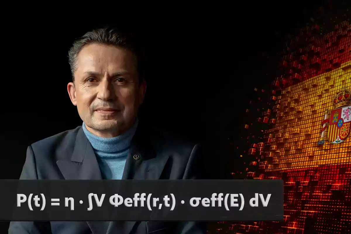 Hombre de mediana edad con saco azul y suéter de cuello alto, al lado de una bandera de España digitalizada y una fórmula matemática en la parte inferior.