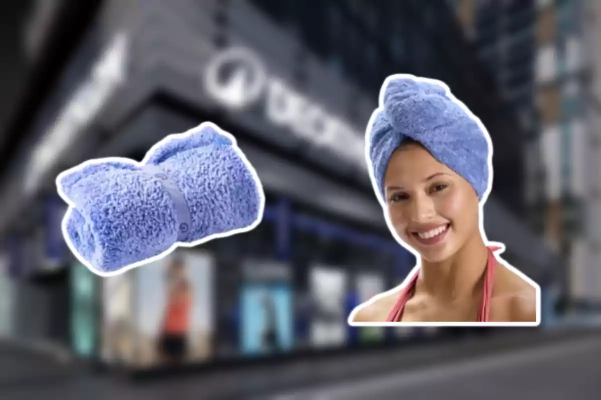 Una toalla azul enrollada y una mujer sonriendo con una toalla azul envuelta en la cabeza frente a un edificio desenfocado Una toalla azul enrollada y una mujer sonriendo con una toalla azul envuelta en la cabeza frente a un edificio desenfocado