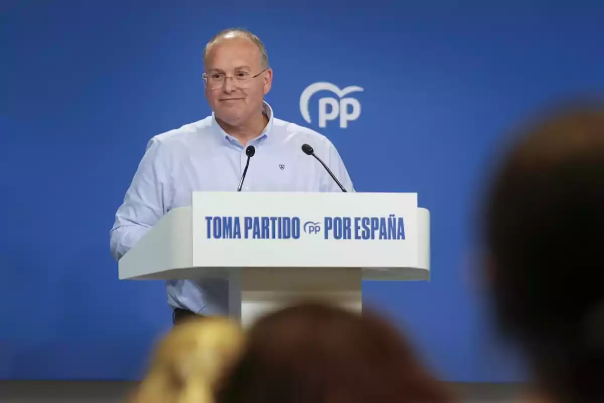 Tellado exige la dimisión de Bolaños por sus críticas a los jueces