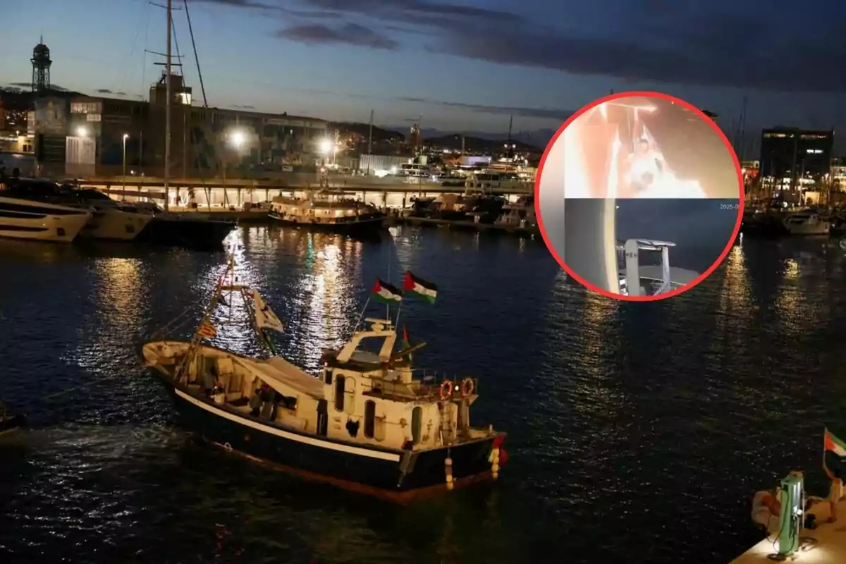 Barco con banderas navegando en un puerto al anochecer con un círculo resaltando un incidente en la esquina superior derecha