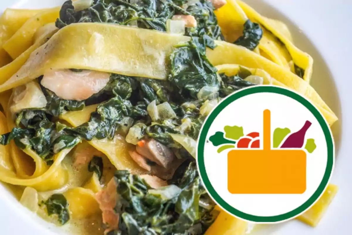 Pasta con espinacas y salsa cremosa con un ícono de canasta de alimentos en la esquina inferior derecha Pasta con espinacas y salsa cremosa con un ícono de canasta de alimentos en la esquina inferior derecha