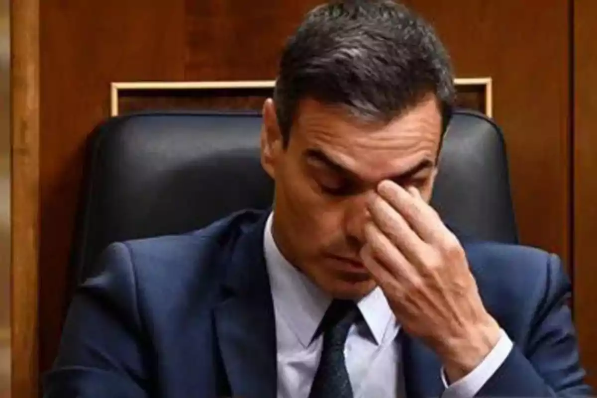 Pedro Sánchez abatido