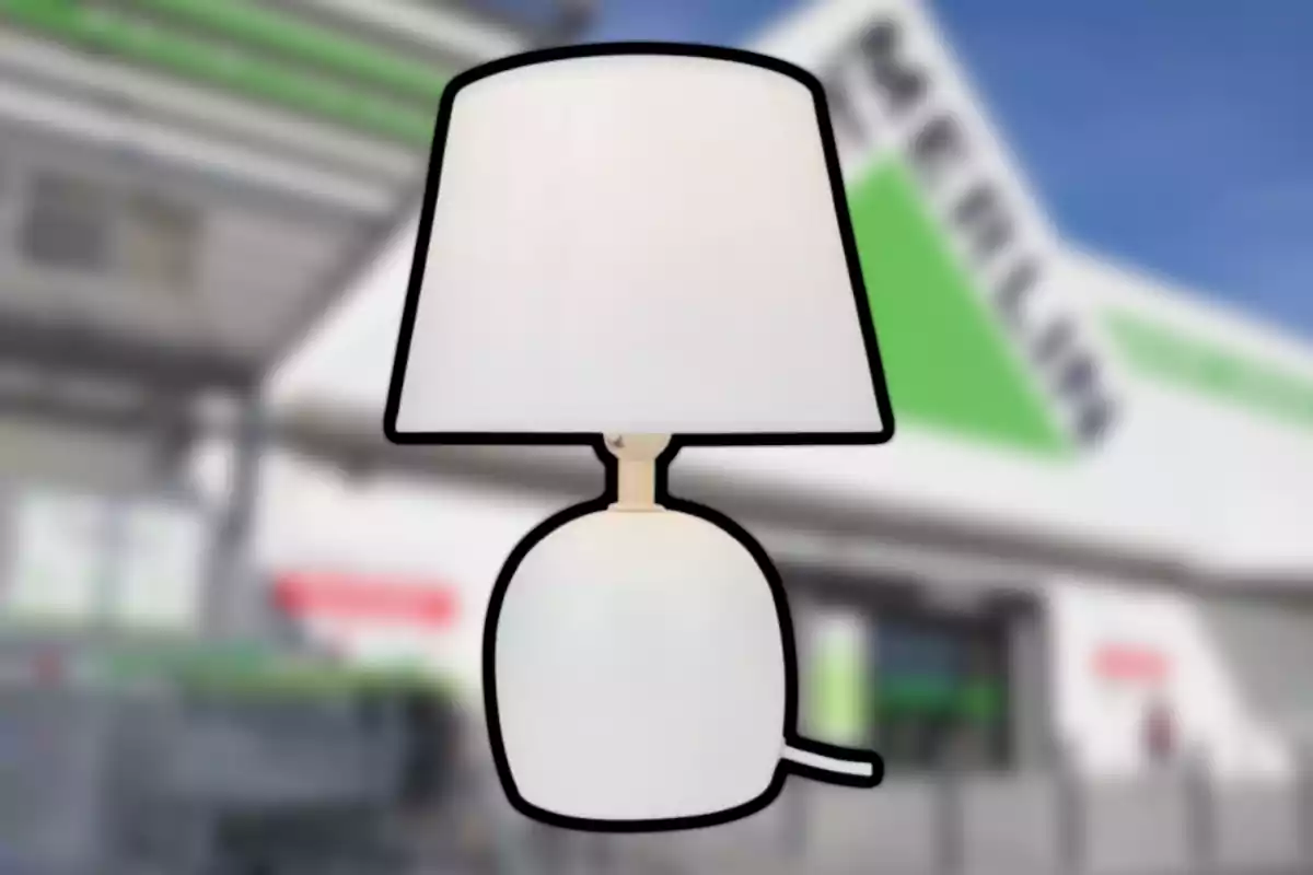 Lámpara de mesa blanca con fondo de tienda desenfocado Lámpara de mesa blanca con fondo de tienda desenfocado