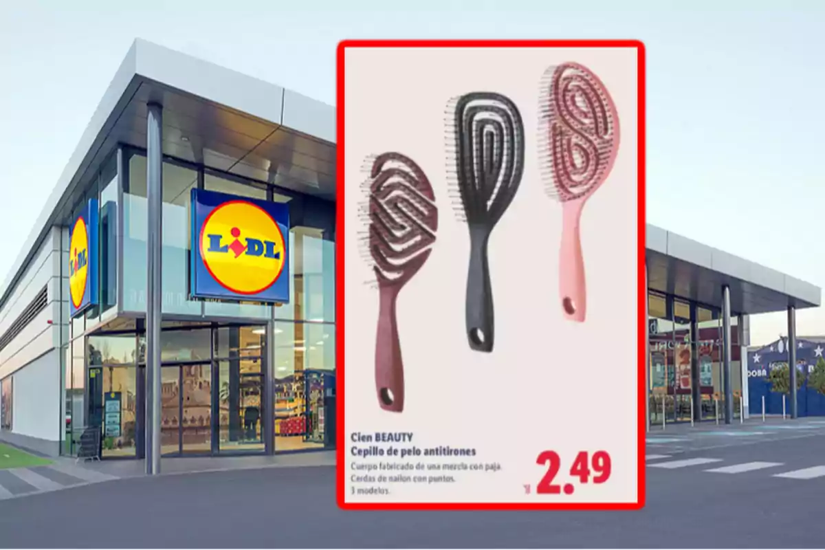 Fachada de un supermercado Lidl con un anuncio de cepillos de pelo antitirones en tres colores y precio destacado