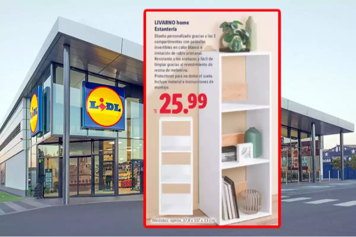 Fachada de una tienda Lidl con un anuncio destacado de una estantería blanca de la marca Livarno Home a un precio de 25,99 euros