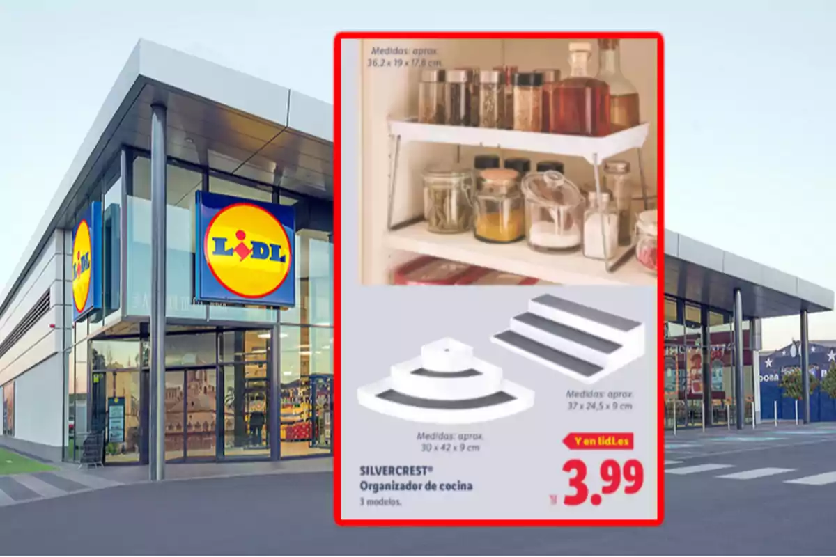 Fachada de una tienda Lidl con un anuncio de organizadores de cocina Silvercrest en oferta por 3,99 euros