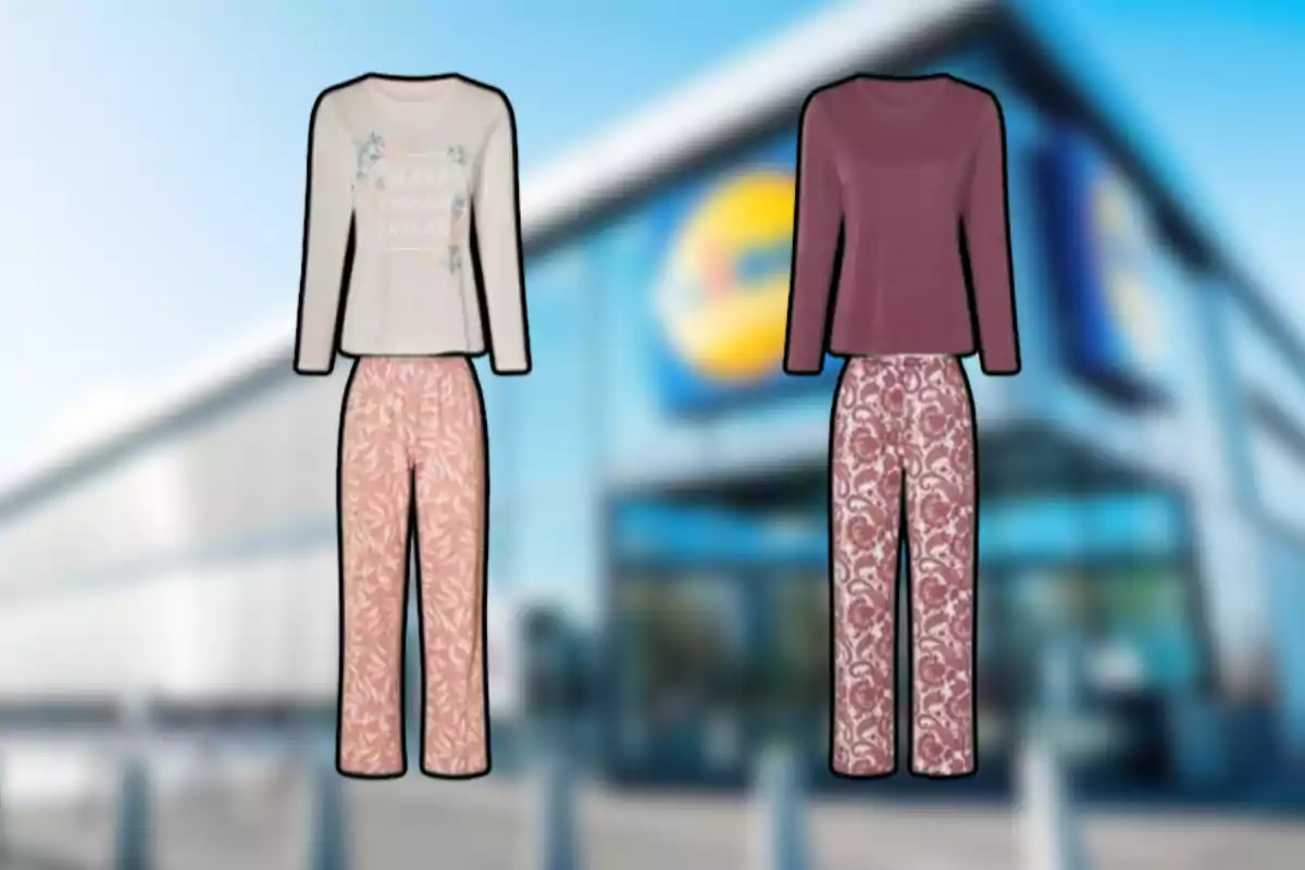 Dos conjuntos de pijama de manga larga con pantalón estampado se muestran frente a una tienda desenfocada